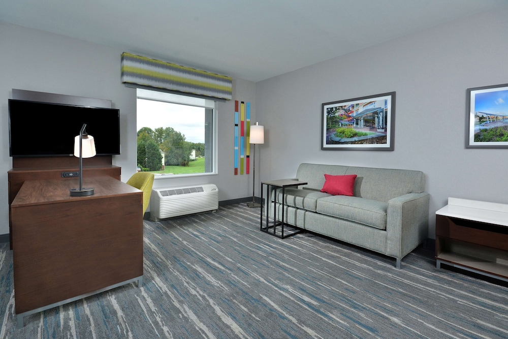 Suite, 2 Queen Beds, Accessible, Bathtub (Refrigerator) - Photo 4