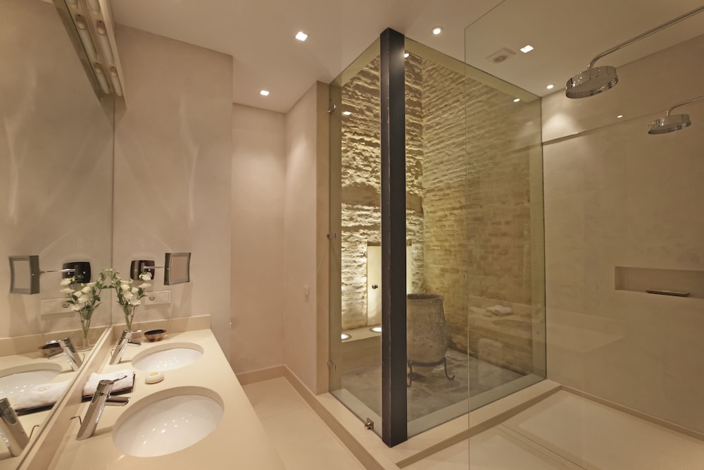 Grand Deluxe Room - Photo 3