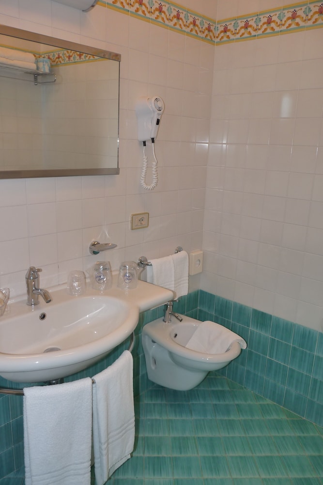 Superior Double or Twin Room, Sea View photo 2