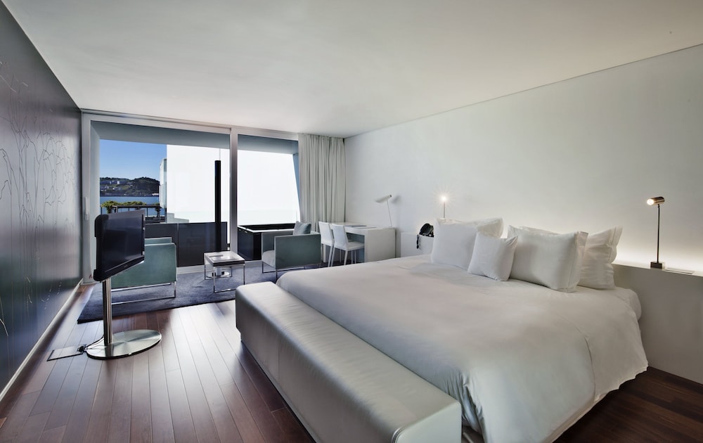 Club Room, Balcony (Premier) - Photo 2