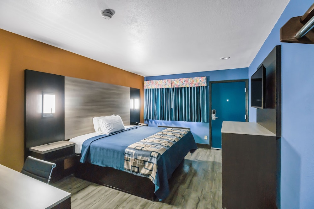 Room, 1 King Bed, Non Smoking