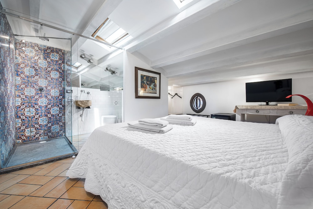 Basic Double Room photo 2