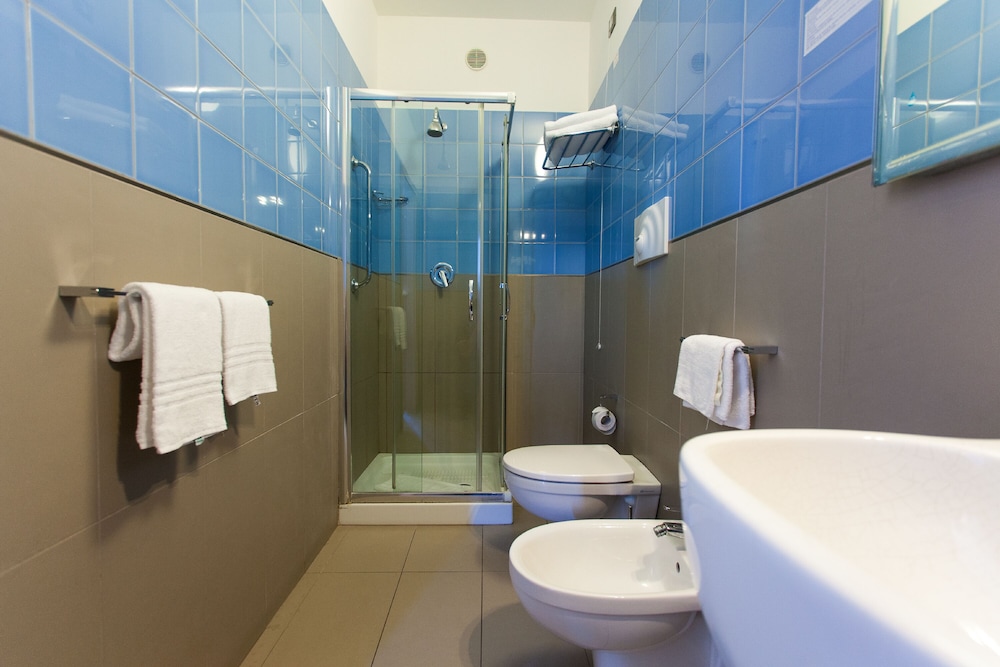 Standard Double or Twin Room, Sea View - Photo 4