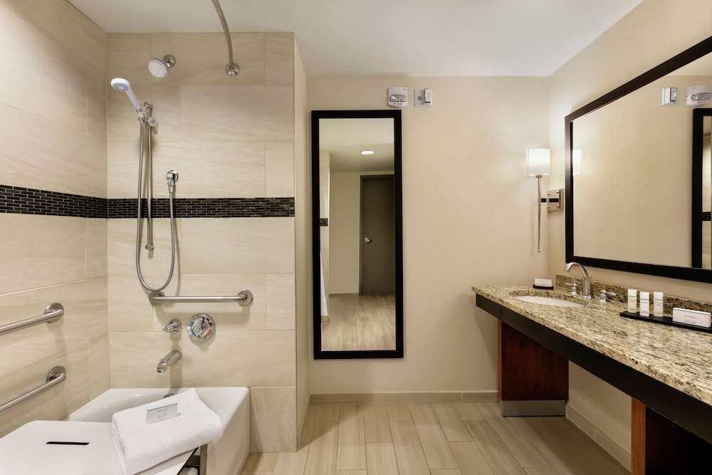 Suite, 1 King Bed, Accessible, Bathtub (2 Rooms, Balcony)