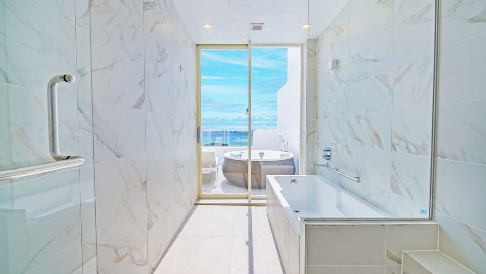 Royal Suite B, Non Smoking, Jetted Tub photo 3