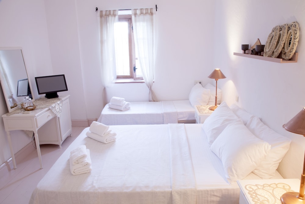 Standard Triple Room, Garden View