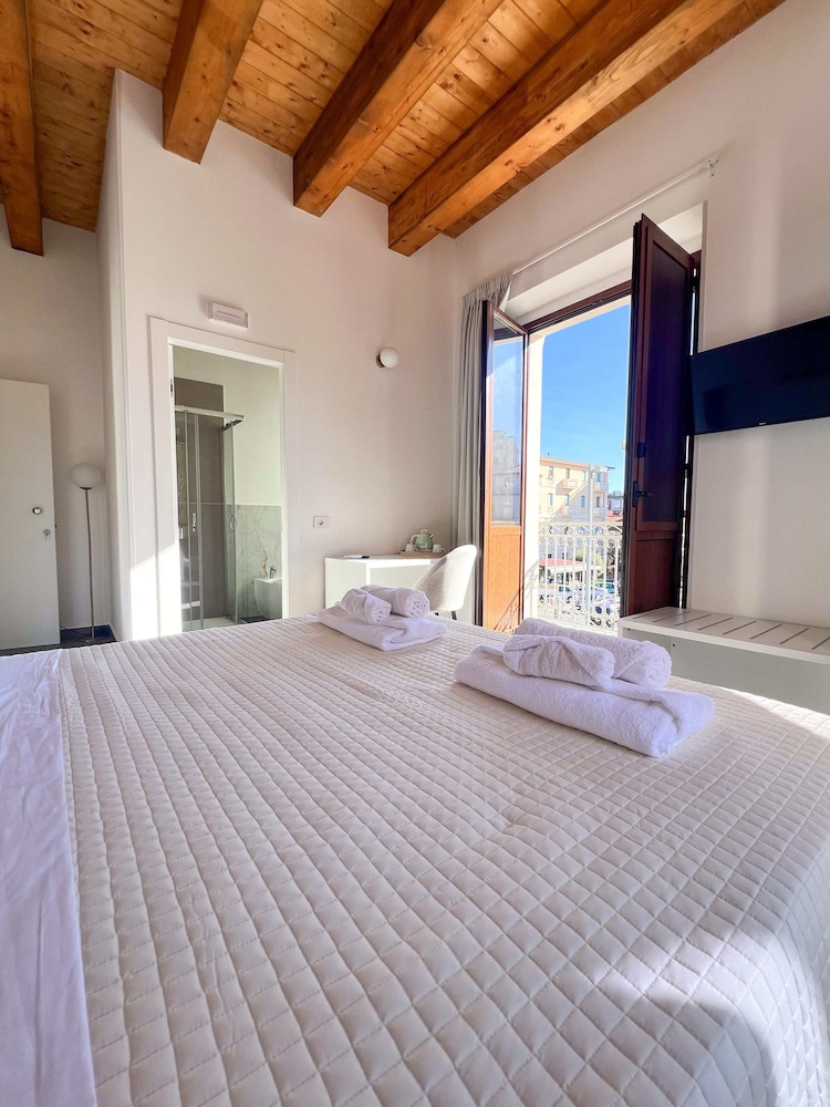 Deluxe Room, Balcony photo 2