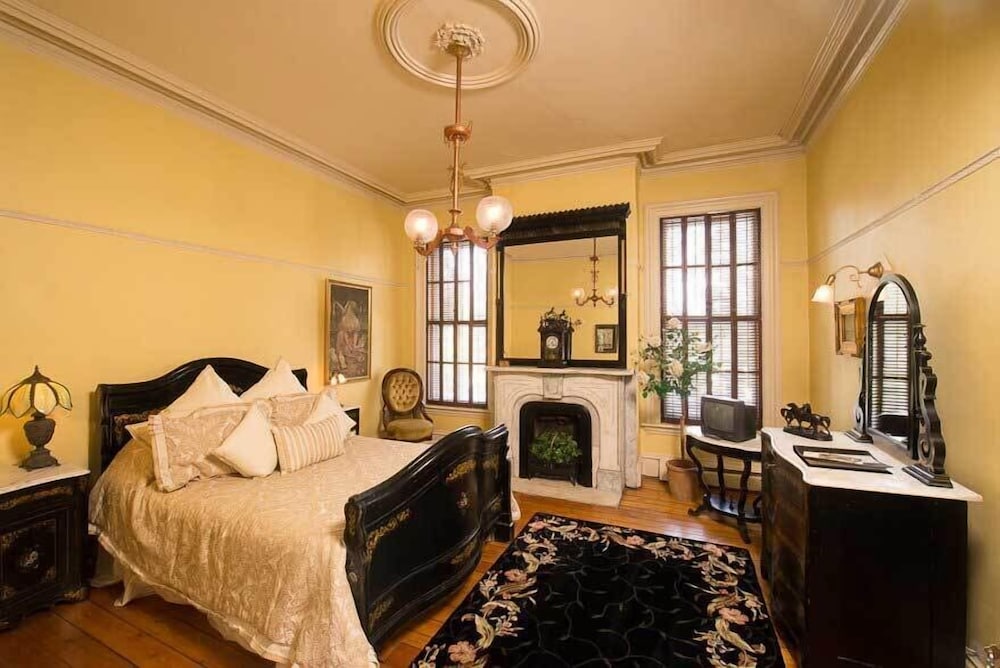 Romantic Room, 1 Queen Bed photo 3