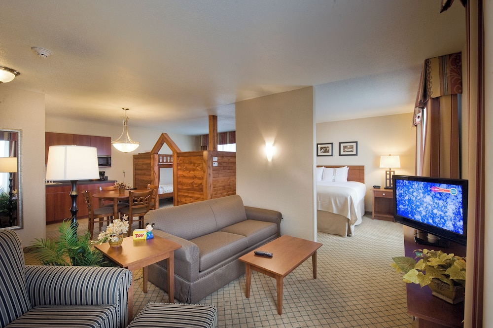Suite, Multiple Beds - Photo 3