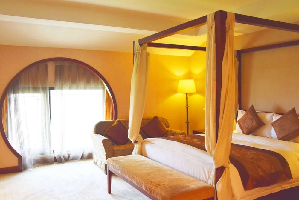 Family Suite, Multiple Beds, Smoking - Photo 1