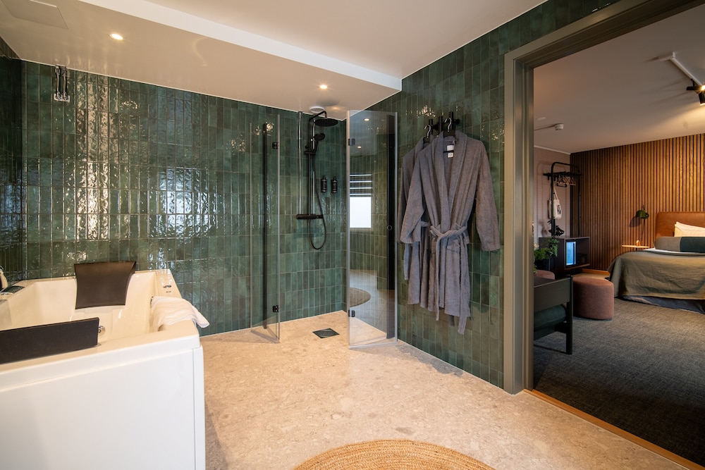 Studio Suite - Photo 14