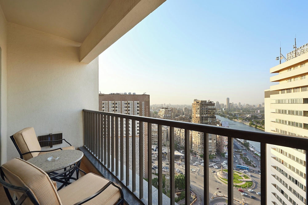 Executive Suite, 1 King Bed, Balcony - Photo 4