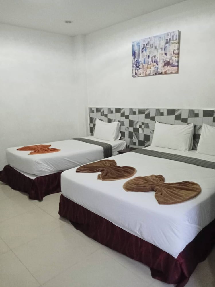 Standard Triple Room, City View photo 2