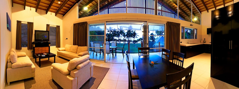 Tropical 3 Bedroom Apartment - Photo 8