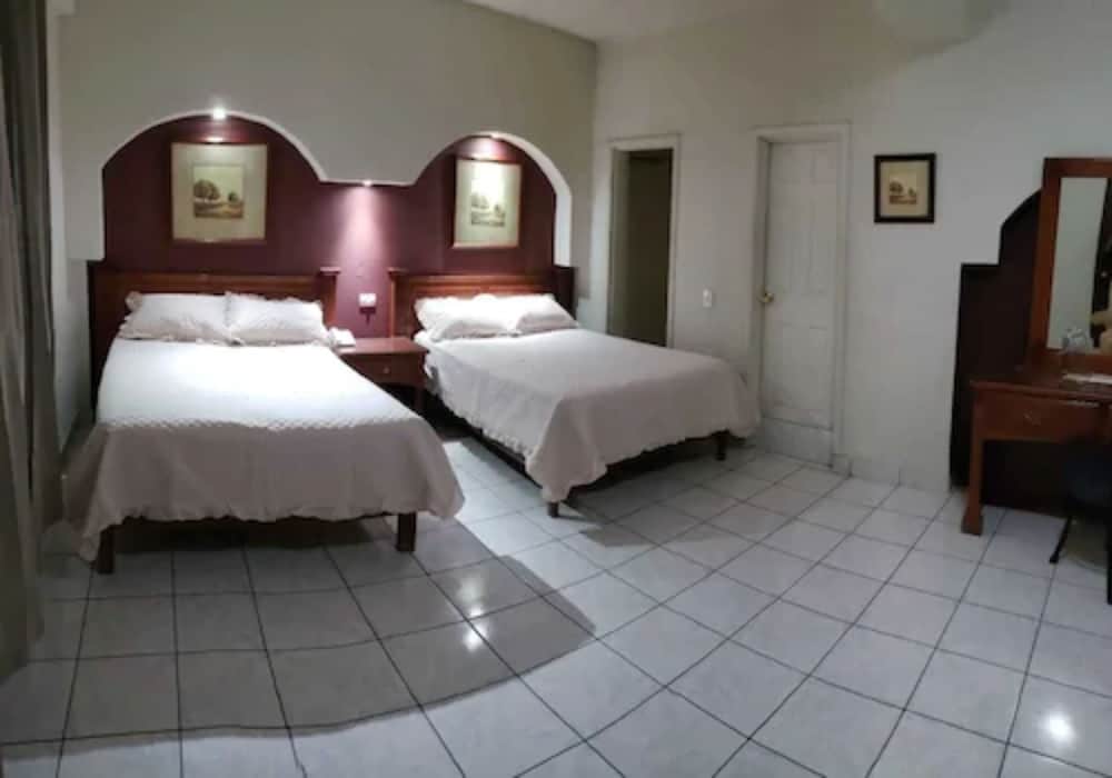 Classic Room, 2 Double Beds - Photo 10