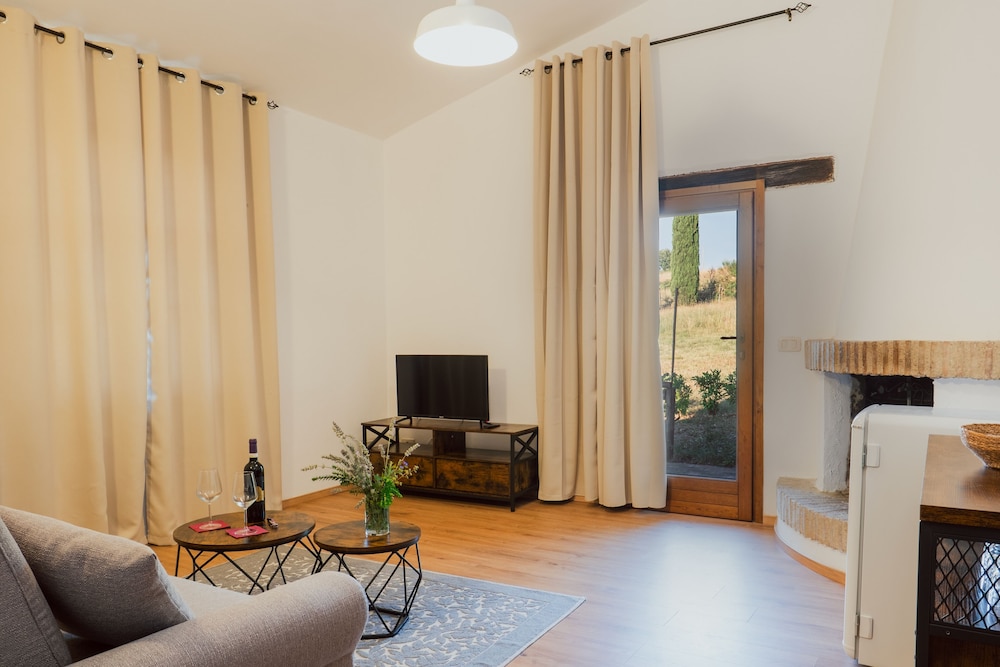Junior Suite, 1 Queen Bed, Garden View photo 2