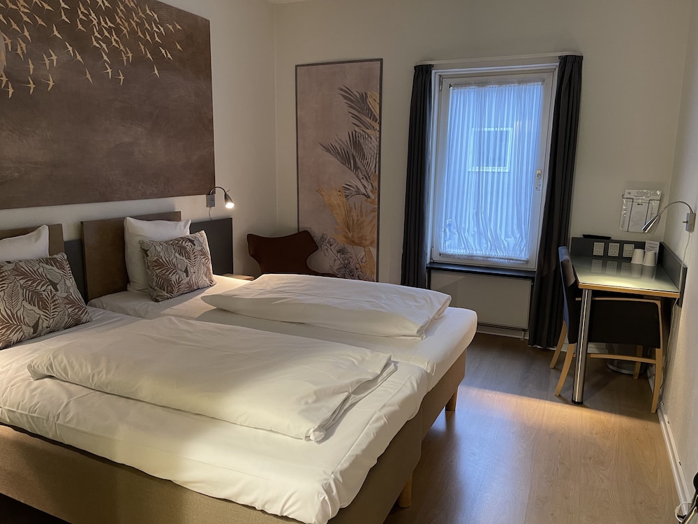 Standard Double Room, 2 Twin Beds, Non Smoking Pet Friendly photo 3