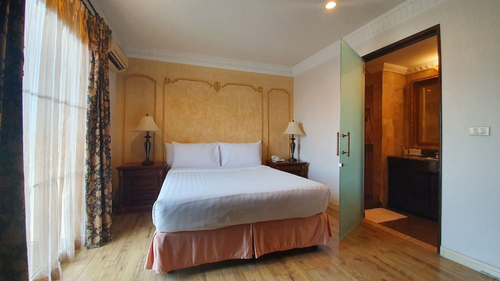 One Bedroom Suite - Photo 5