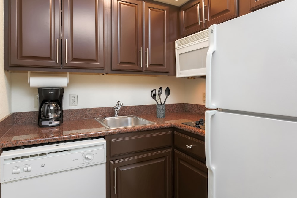 Suite, 2 Bedrooms, Kitchen - Photo 4