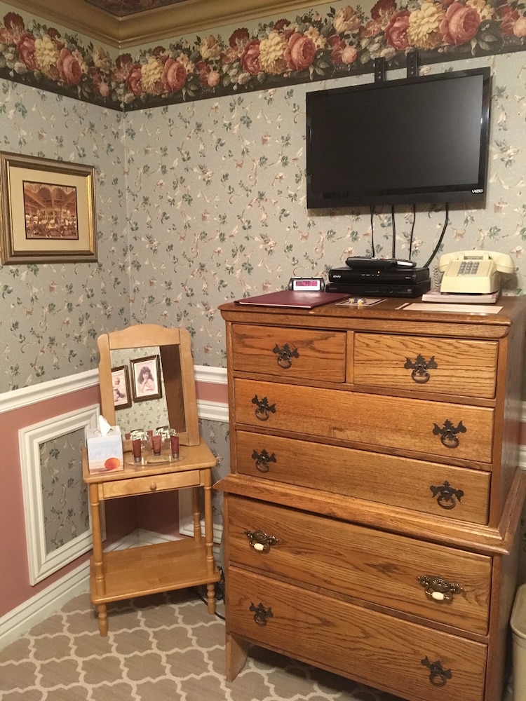 Economy Twin Room, 2 Twin Beds, Shared Bathroom, Mountain View, RM03 photo 2