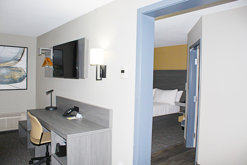 Suite, 1 Bedroom, Non Smoking (1 Queen Bed) photo 2