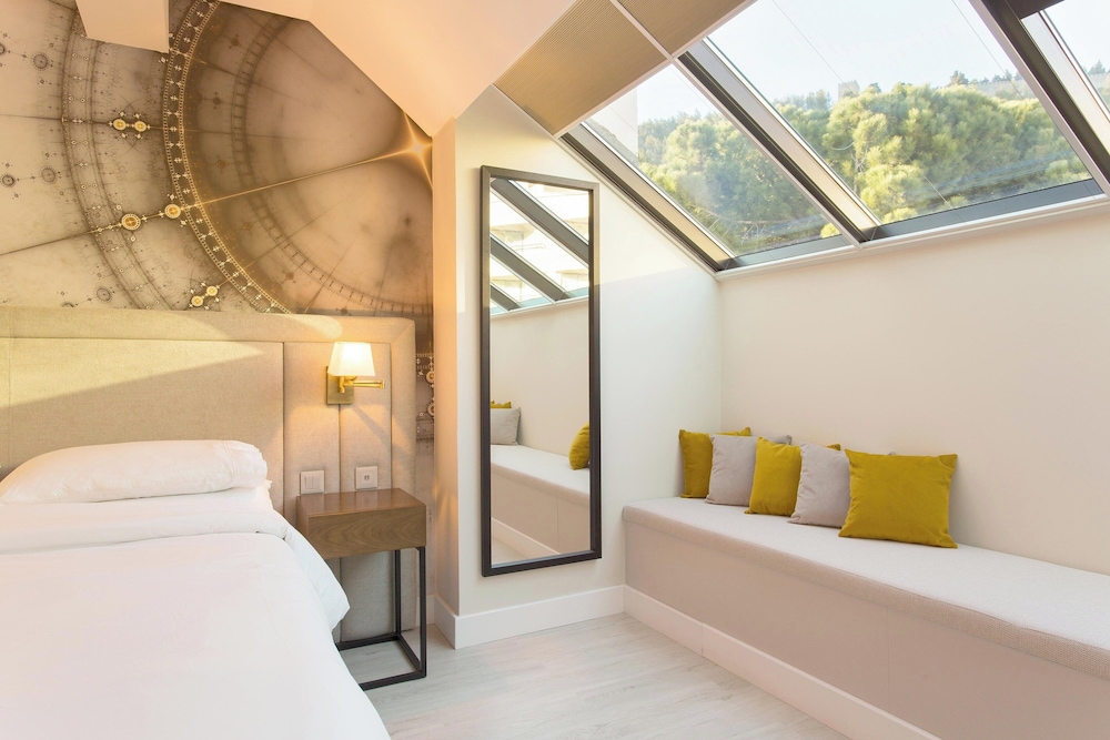 Premium Suite, 2 Bedrooms, Pool View (Balcony) - Photo 10