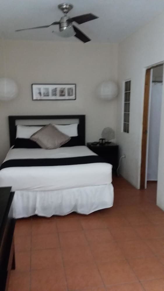 Deluxe Studio Suite, Private Bathroom (Casita #2)