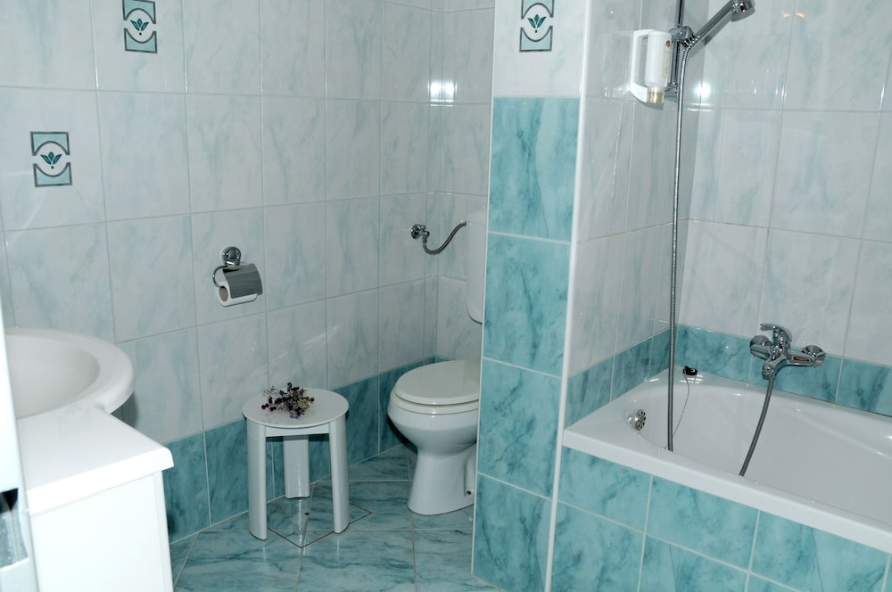 Basic Double Room - Photo 8