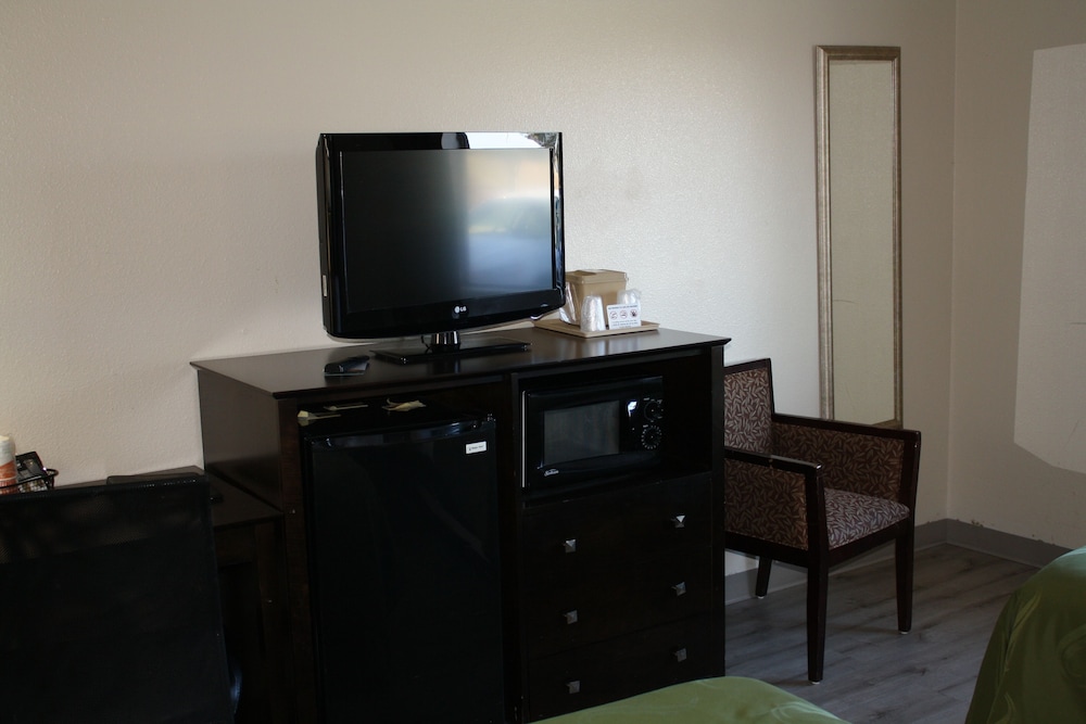 Suite, 1 King Bed with Sofa bed, Non Smoking (Upgrade) - Photo 4