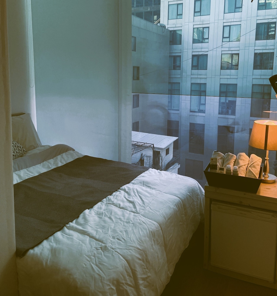 Economy Twin Room - Photo 4