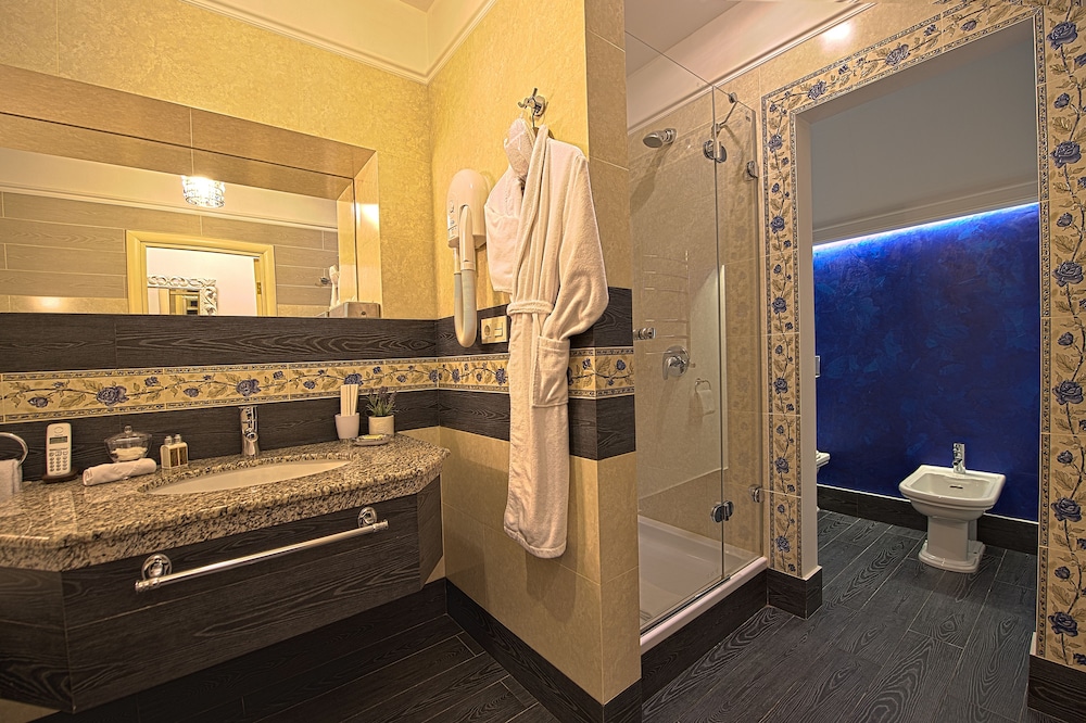 Suite, 2 Twin Beds photo 3