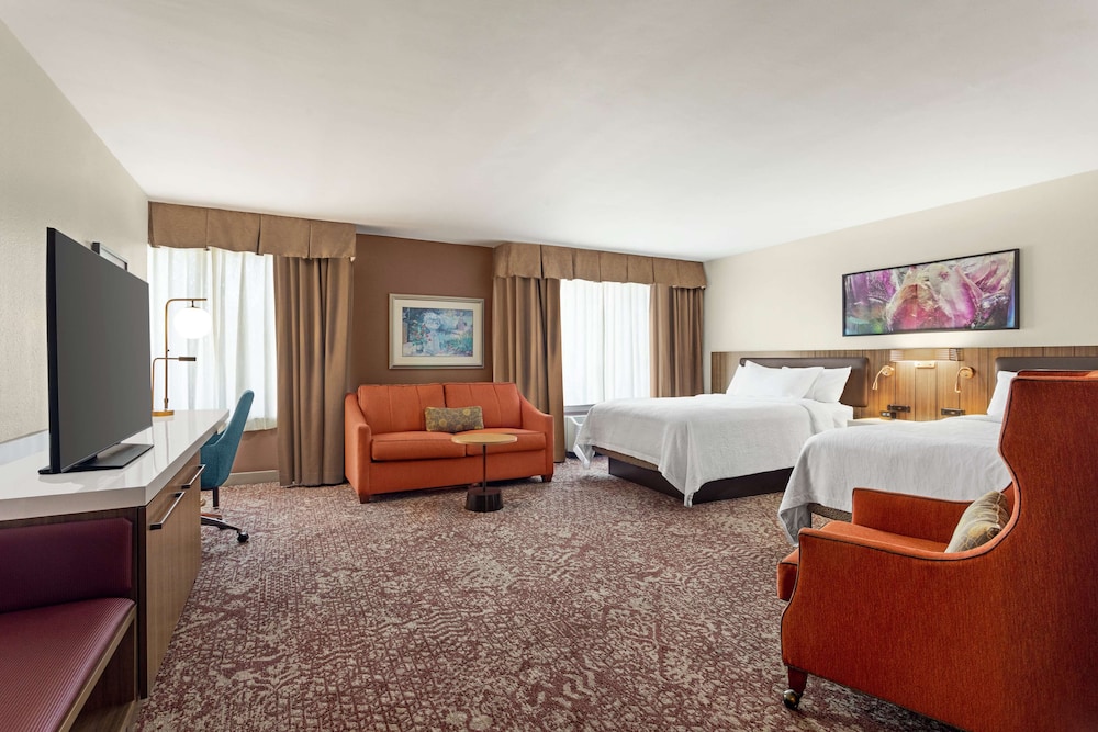 Suite, 2 Queen Beds, Accessible (Mobility & Hearing, Roll-in Shower)