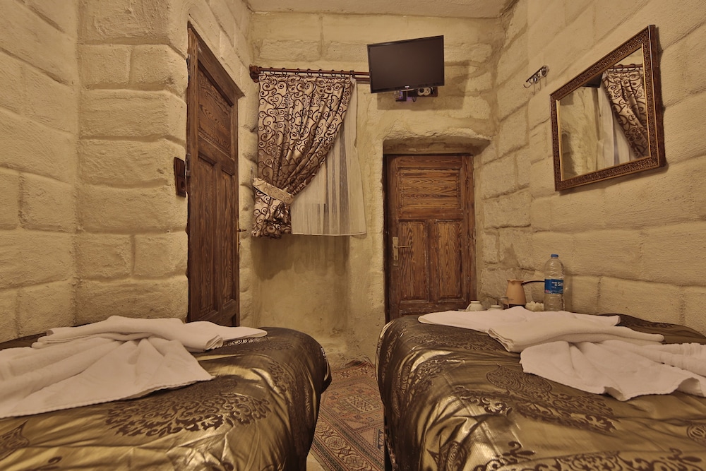 (202) Standard Stone Room photo 3