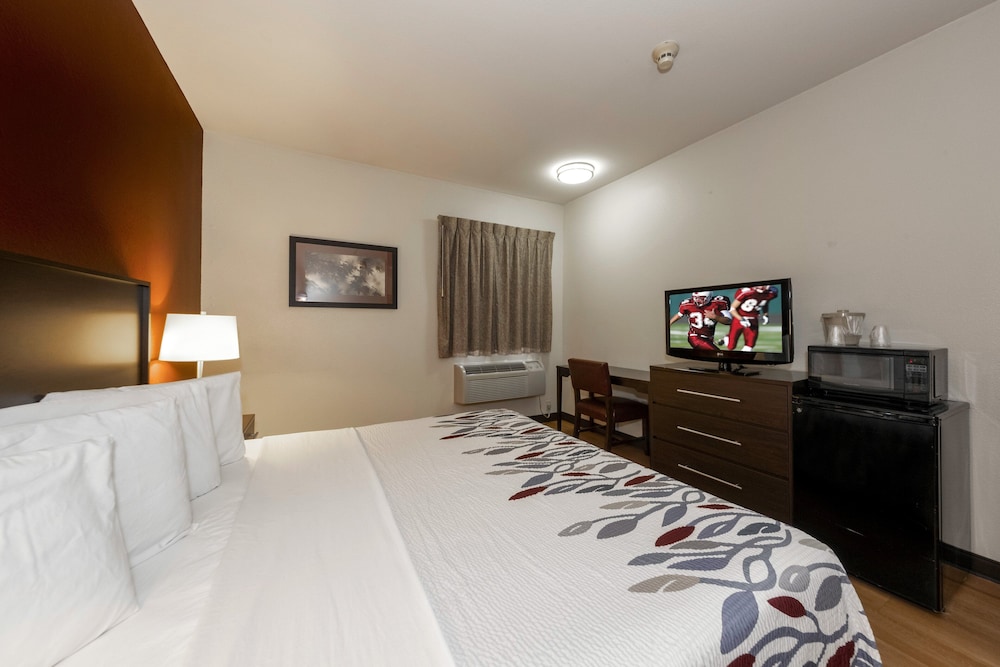 Deluxe Room, 1 King Bed, Accessible, Non Smoking (Roll-In Shower) - Photo 3