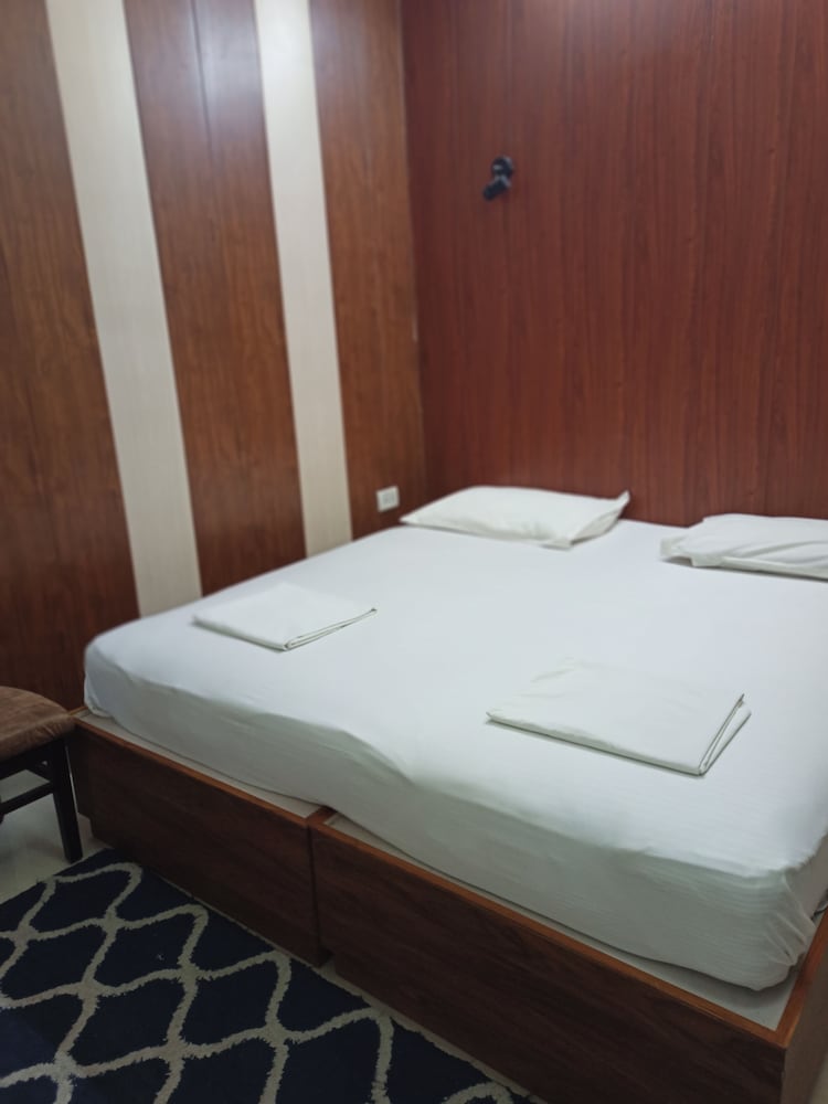 Alka Basic Room Common Bath photo 3