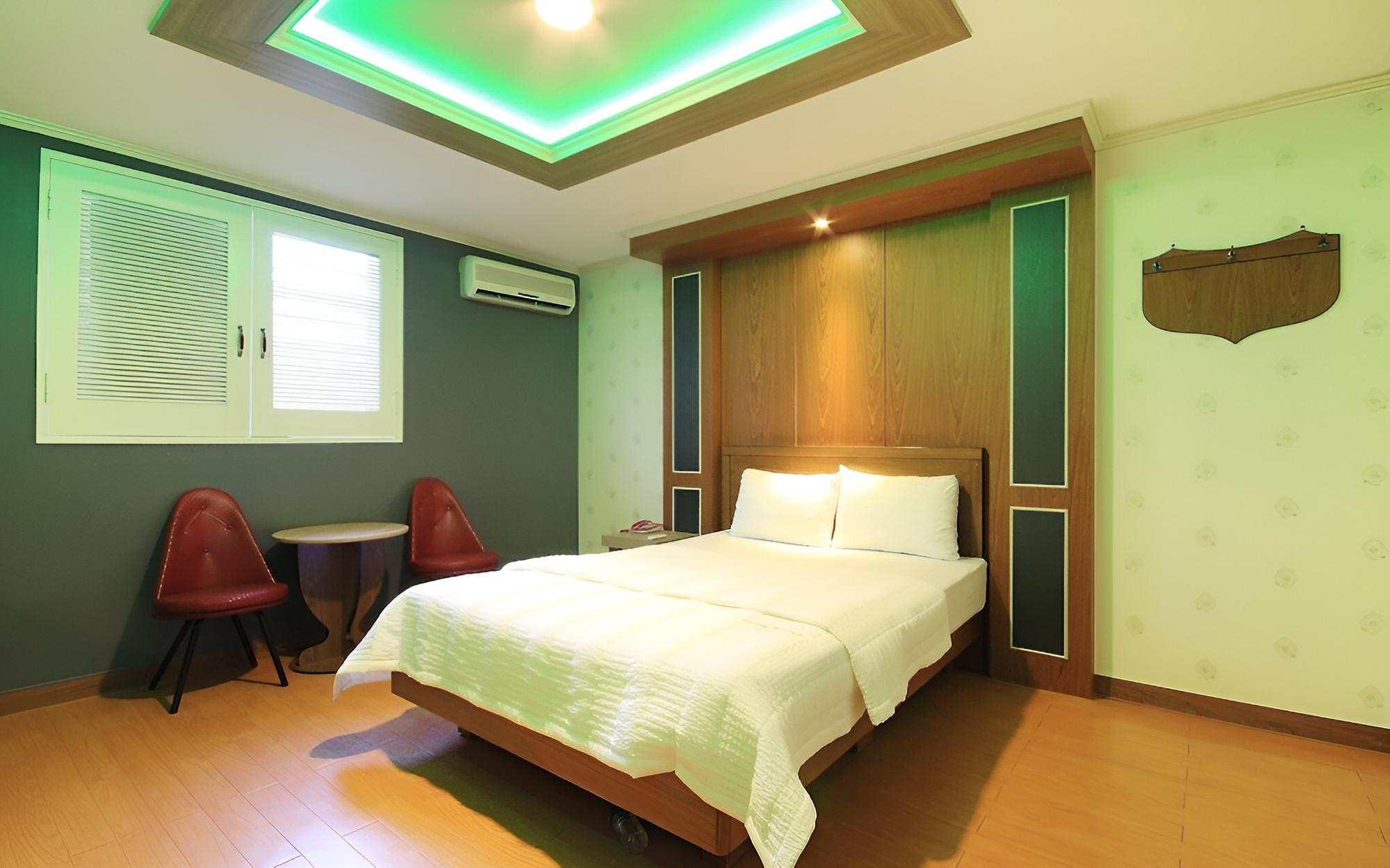 Room (Standard Room) - Photo 6