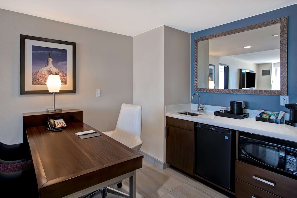 Suite, 2 Double Beds, Accessible (Mobility & Hearing, Roll-in Shower) - Photo 2