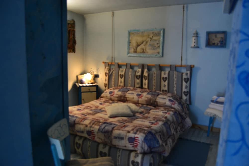 Classic Double Room, Shared Bathroom