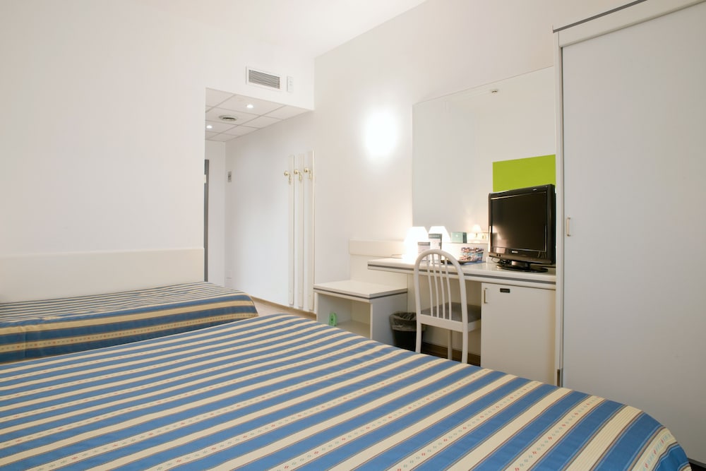 Economy Triple Room, Balcony photo 3