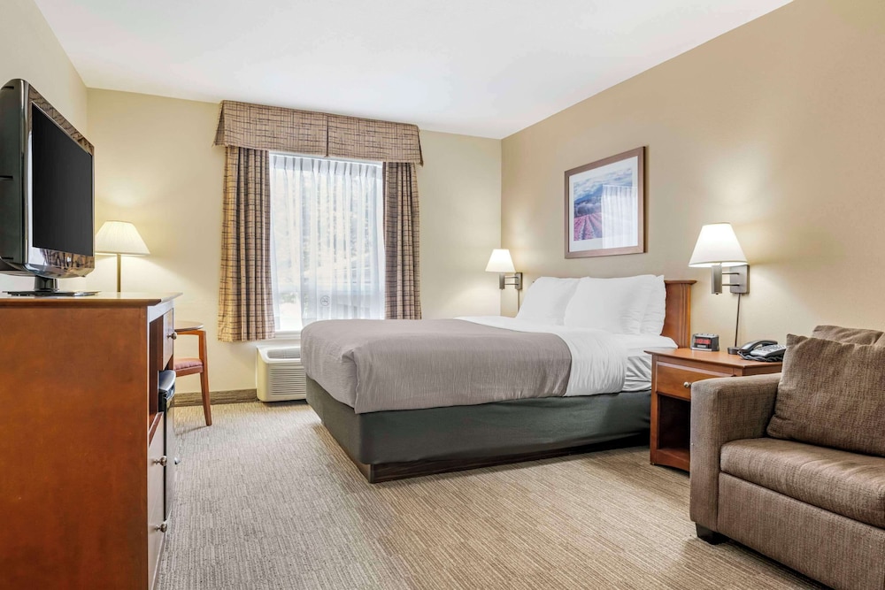 Standard Room, 1 Queen Bed with Sofa bed, Non Smoking - Photo 1