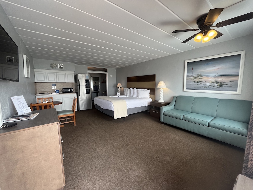 Family Suite, 1 King Bed with Sofa bed, Kitchenette (Ocean Front) photo 3