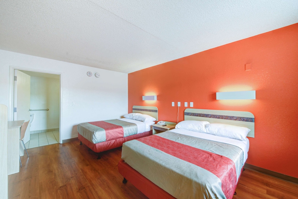 Travelodge by Wyndham Norfolk Airport, Photo 11
