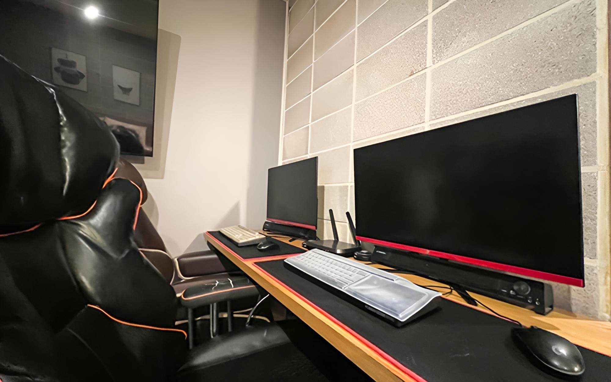 Room (Deluxe Room Couple PC Game Room (TV O) photo 2