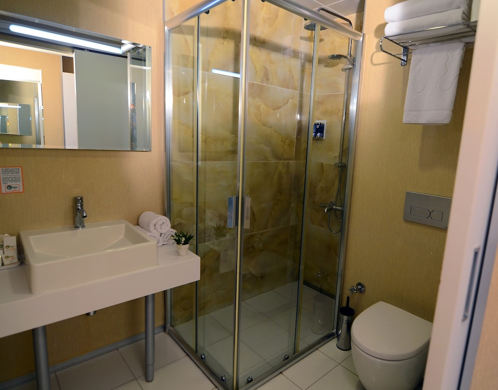 Economy Room, 1 Double or 2 Twin Beds photo 2