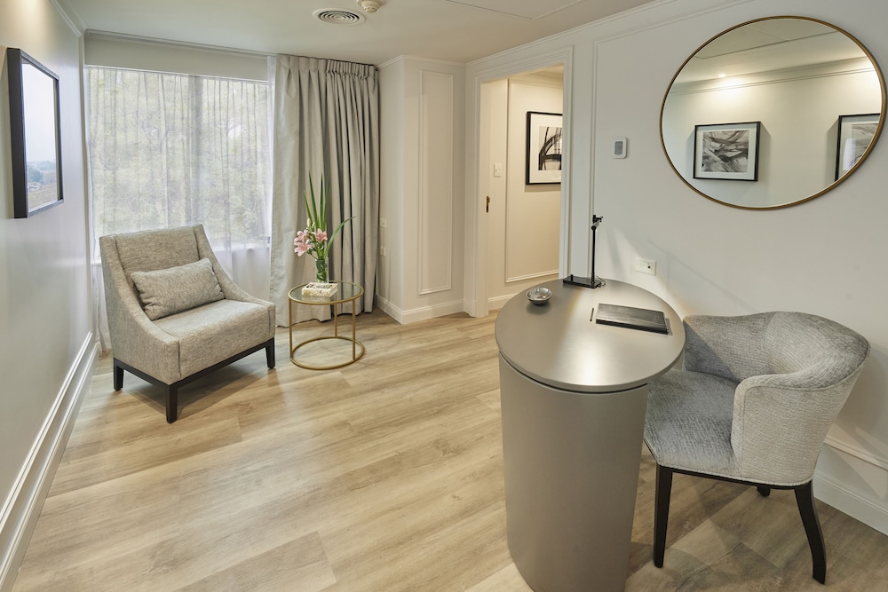 Suite, Corner