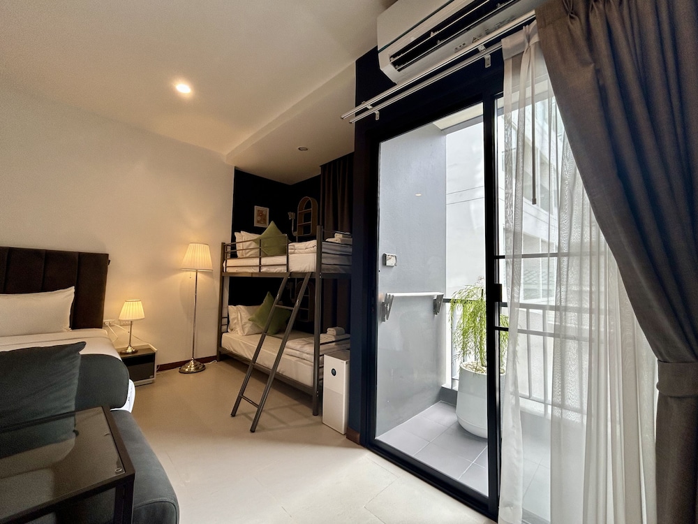 Family Room - Photo 31