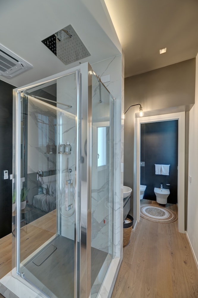 Deluxe Room - Photo 9