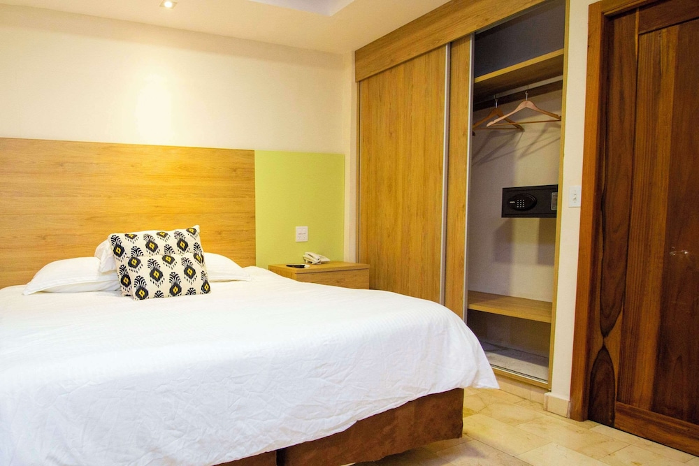 1 Queen Bed - Photo 4