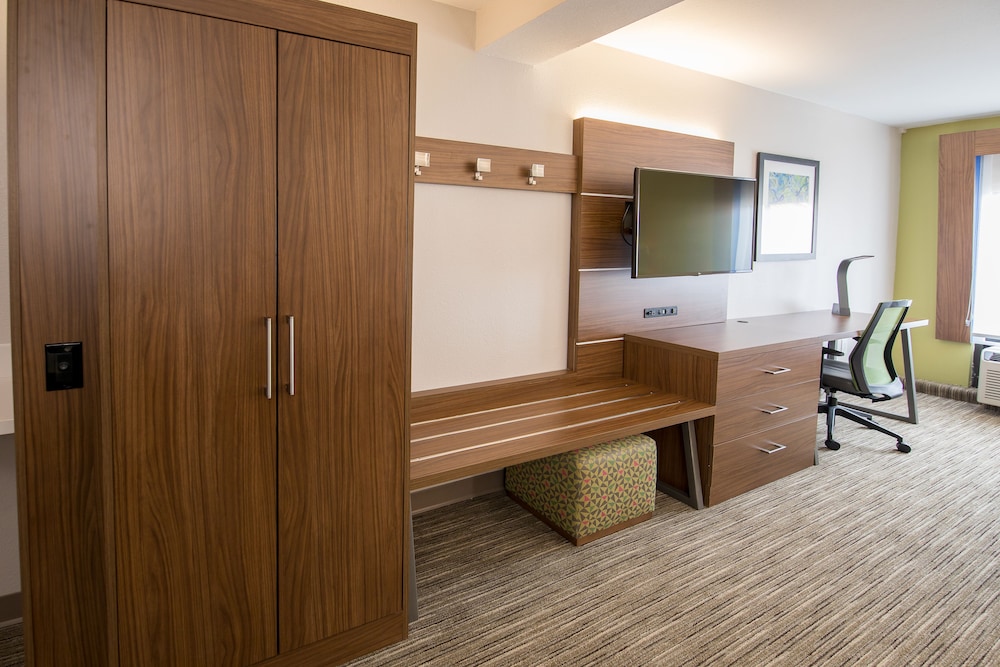 Standard Room, 1 King Bed, Accessible, Non Smoking (Communications, Accessible Tub) - Photo 1