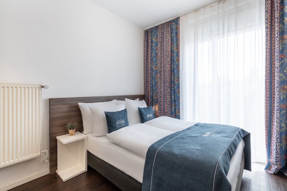 Single Room (Queensize)